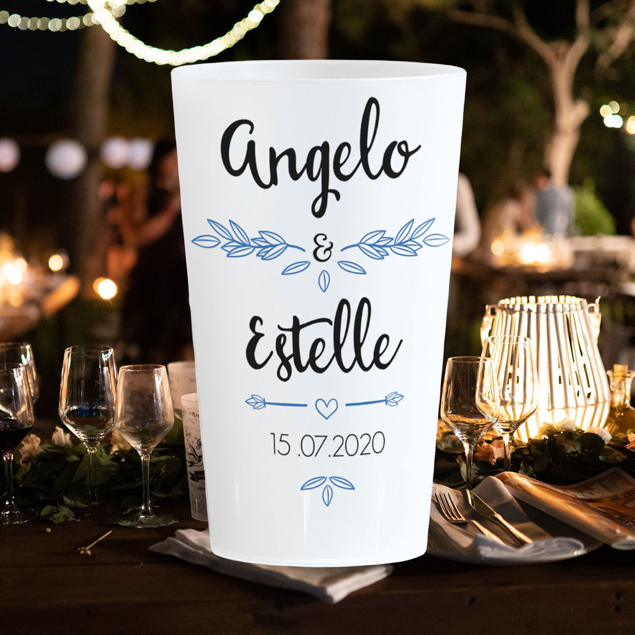 https://cdn.shoplightspeed.com/shops/608840/files/44704317/wedding-cups-with-blue-ornements.jpg