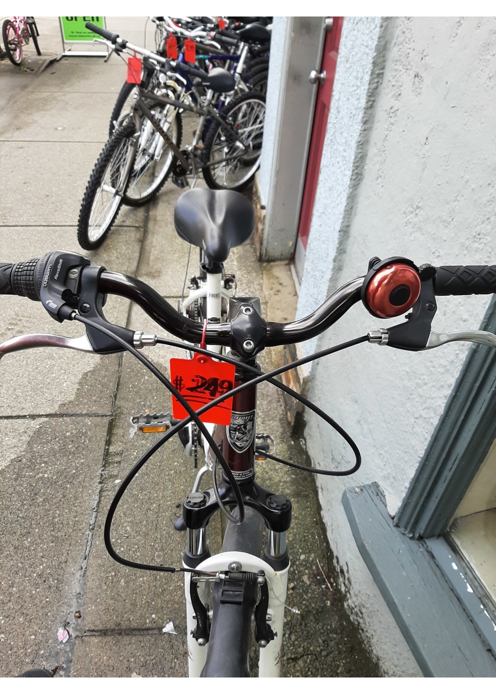 Vienna Infinity Large White Maroon Bikes For All