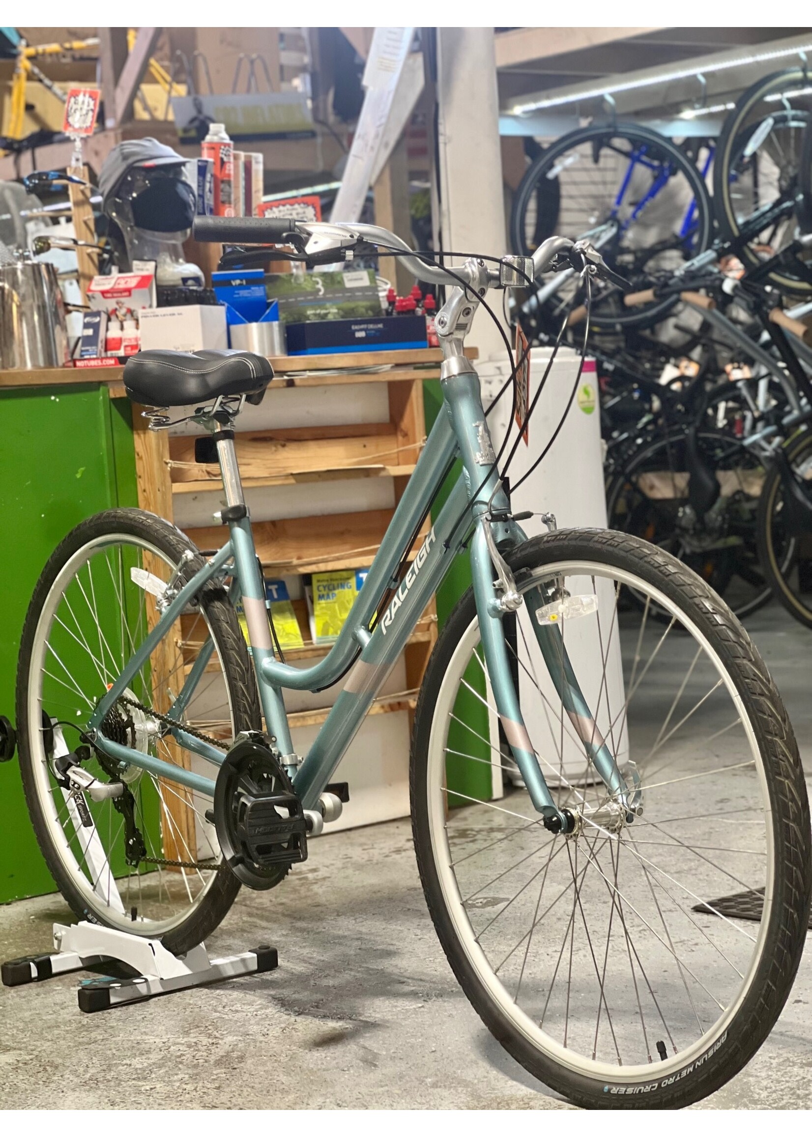 Raleigh (L) Raleigh Detour Bikes For All