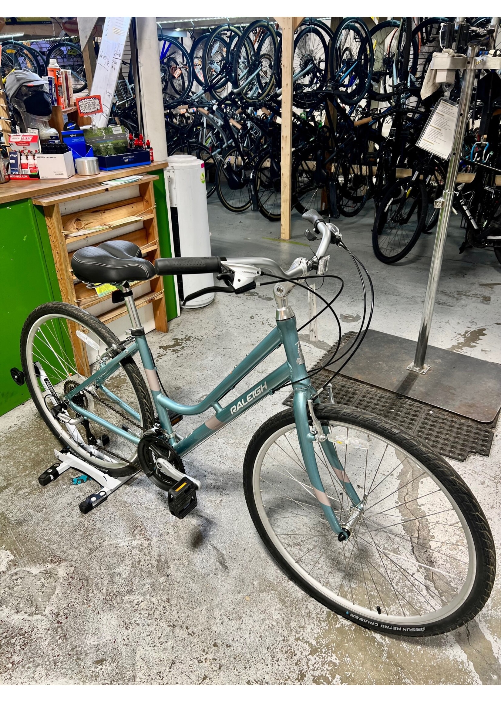 Raleigh (L) Raleigh Detour Bikes For All