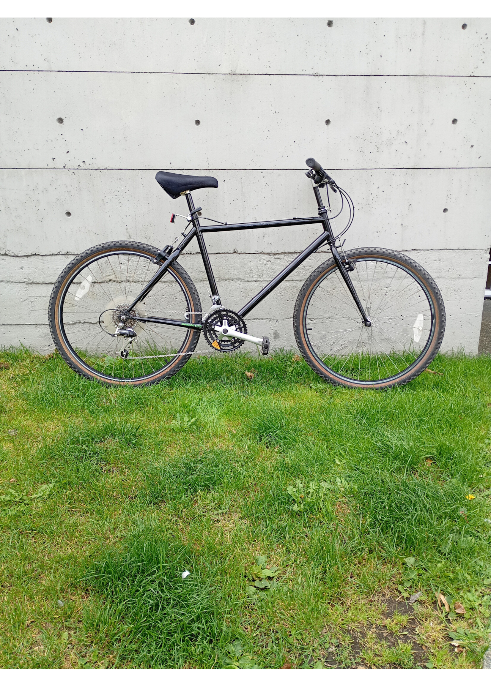 Black Medium Gravel Commuter