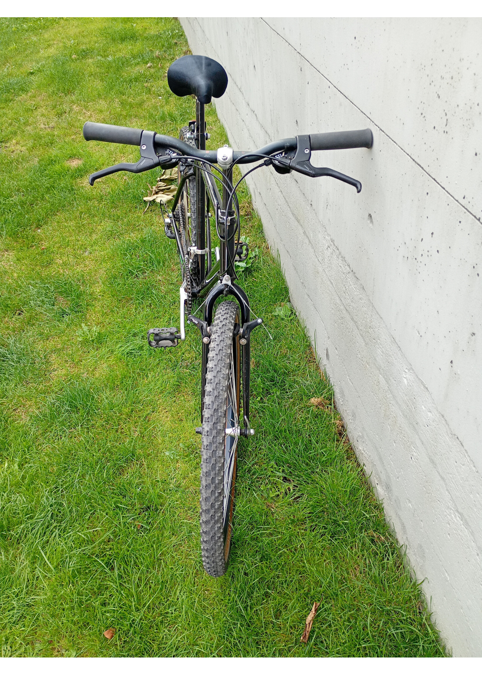Black Medium Gravel Commuter