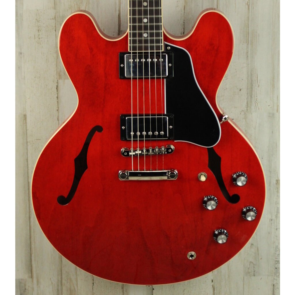 Gibsonの ES-335 Figured / Sixties Cherryが展示ございます