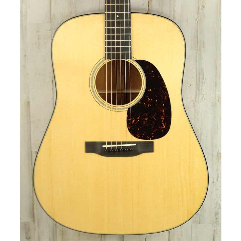 Martin NEW 2025 Martin Standard Series D-18 - Natural w/ Aging Toner (538)