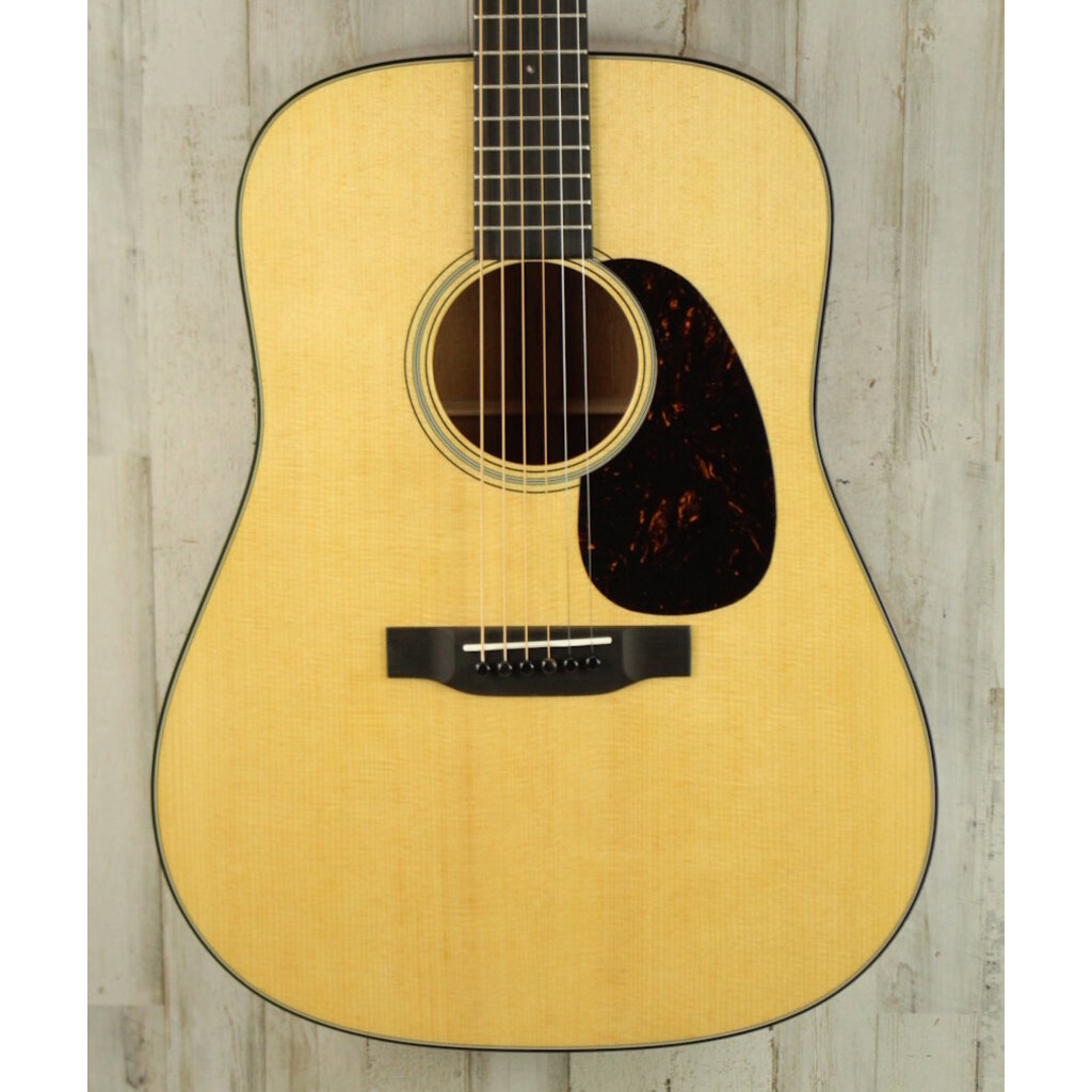 Martin NEW 2025 Martin Standard Series D-18 - Natural w/ Aging Toner (258)