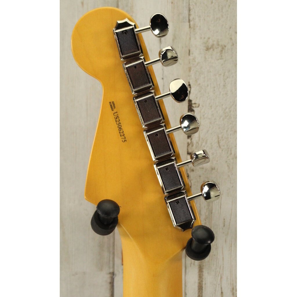 Fender DEMO Fender American Professional Classic Stratocaster - 3-Color Sunburst (275)