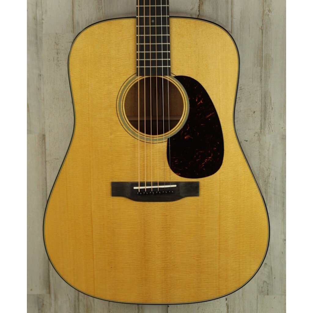 Martin NEW 2025 Martin Standard Series D-18 - Natural w/ Aging Toner (686)