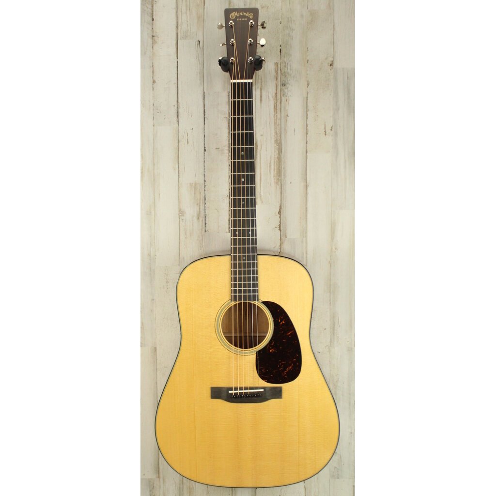 Martin NEW 2025 Martin Standard Series D-18 - Natural w/ Aging Toner (686)