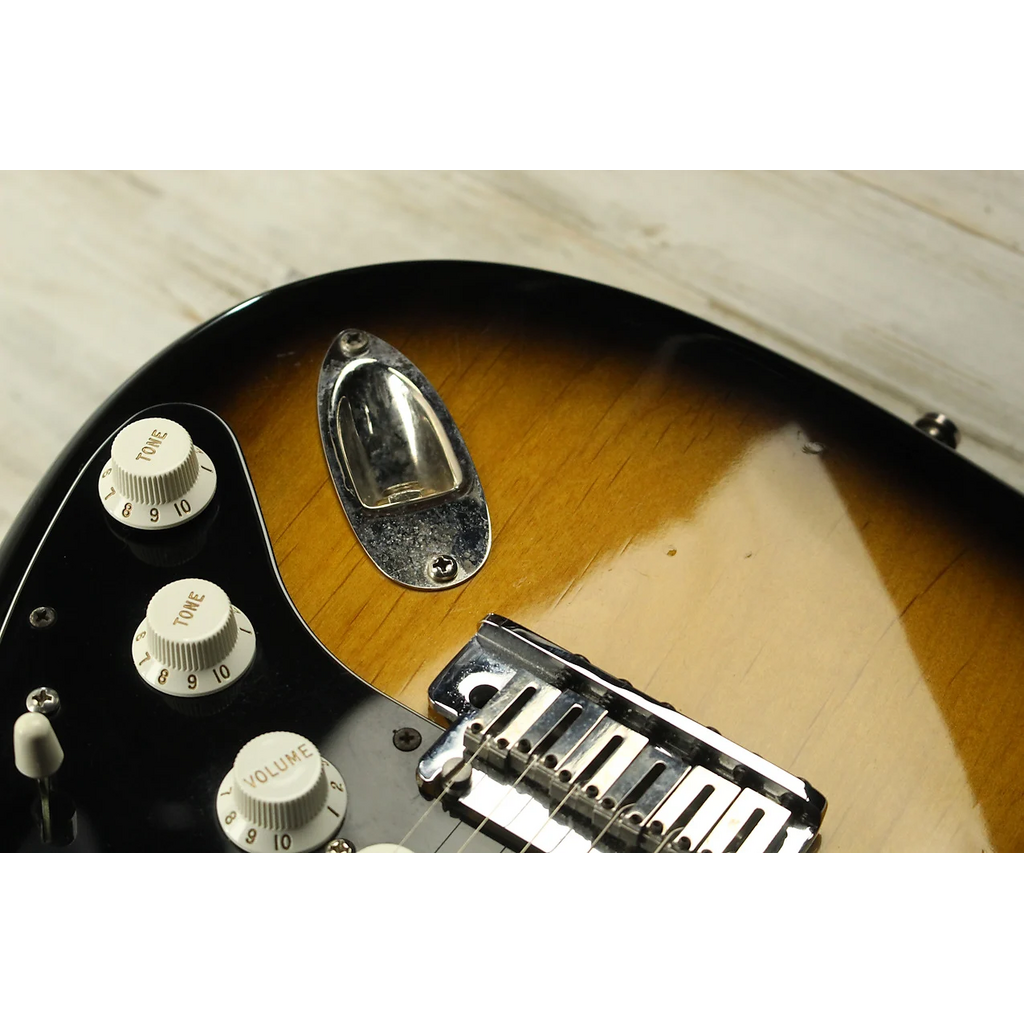 Fender USED 2005 Fender American Deluxe Stratocaster V-Neck (005)