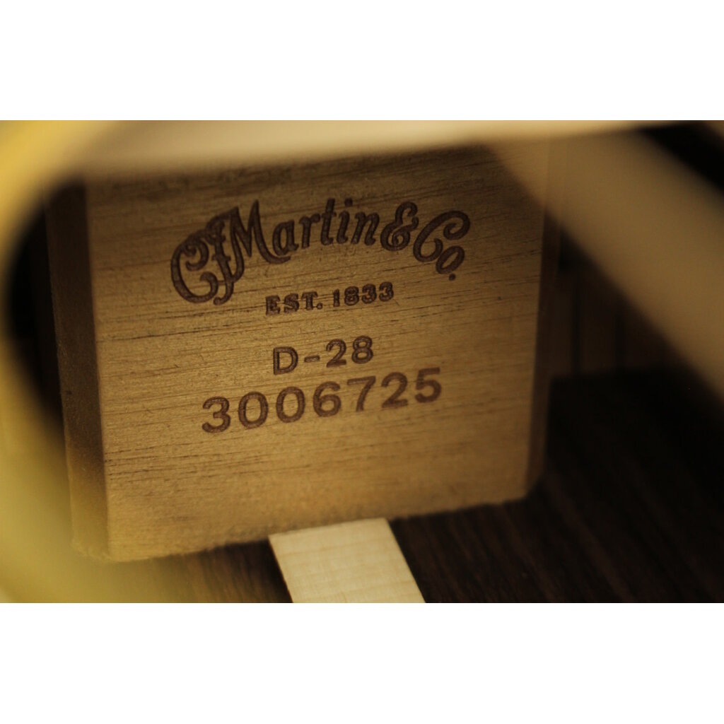 Martin NEW Martin Standard Series D-28 - Natural w/ Aging Toner (725)