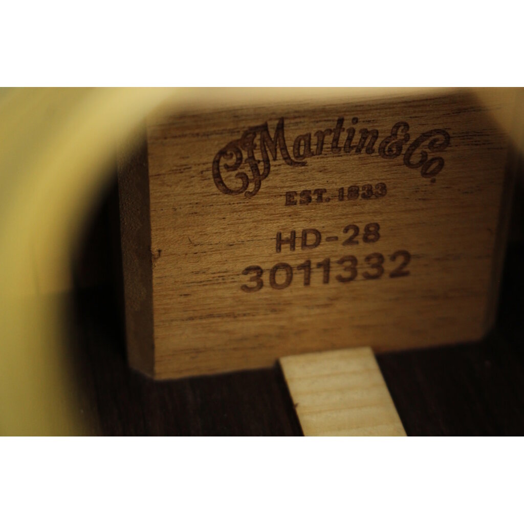 Martin NEW Martin Standard Series HD-28 - Natural w/ Aging Toner (332)
