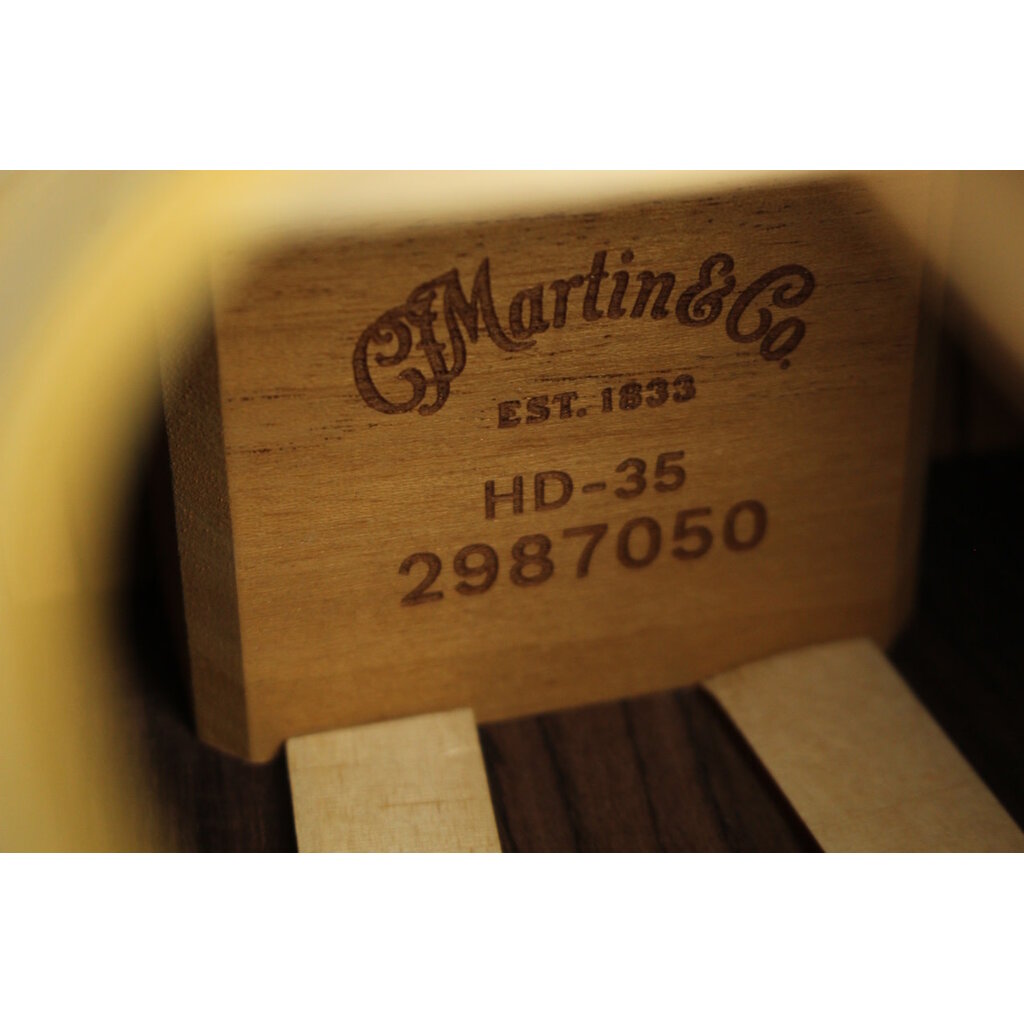 Martin NEW Martin Standard Series HD-35 - Natural w/ Aging Toner (050)