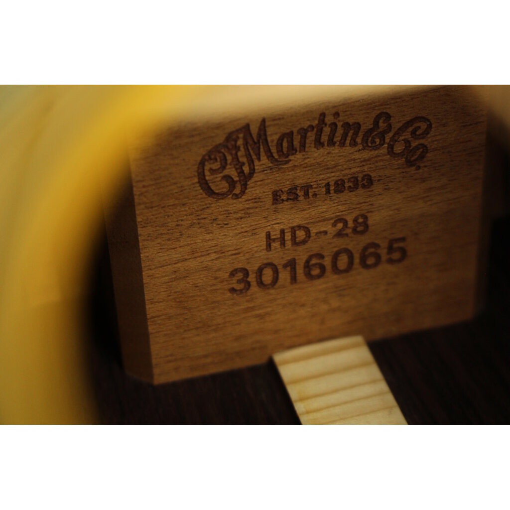 Martin NEW Martin Standard Series HD-28 - Natural w/ Aging Toner (065)