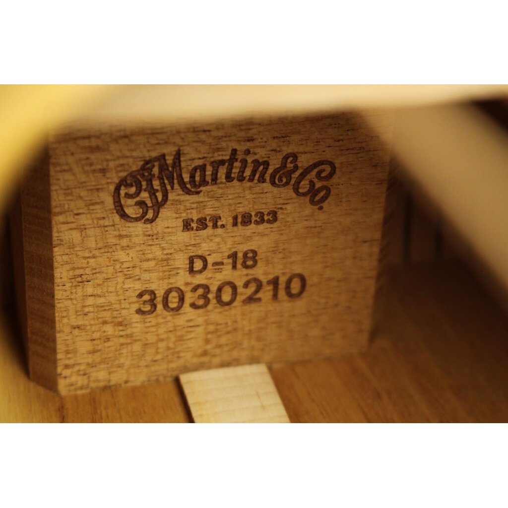 Martin NEW Martin Standard Series D-18 - Natural w/ Aging Toner  (210)
