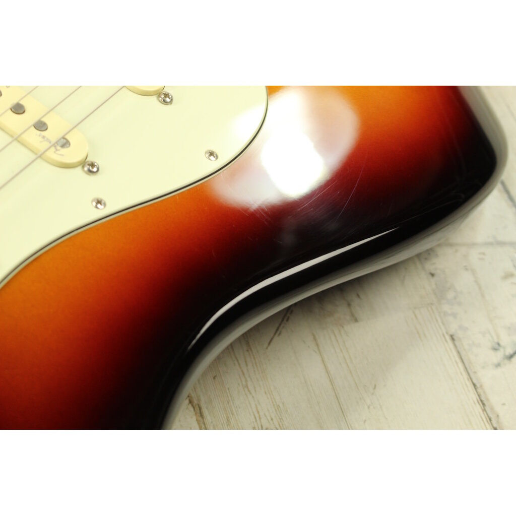 Fender USED Fender 2022 American Ultra Stratocaster (171)