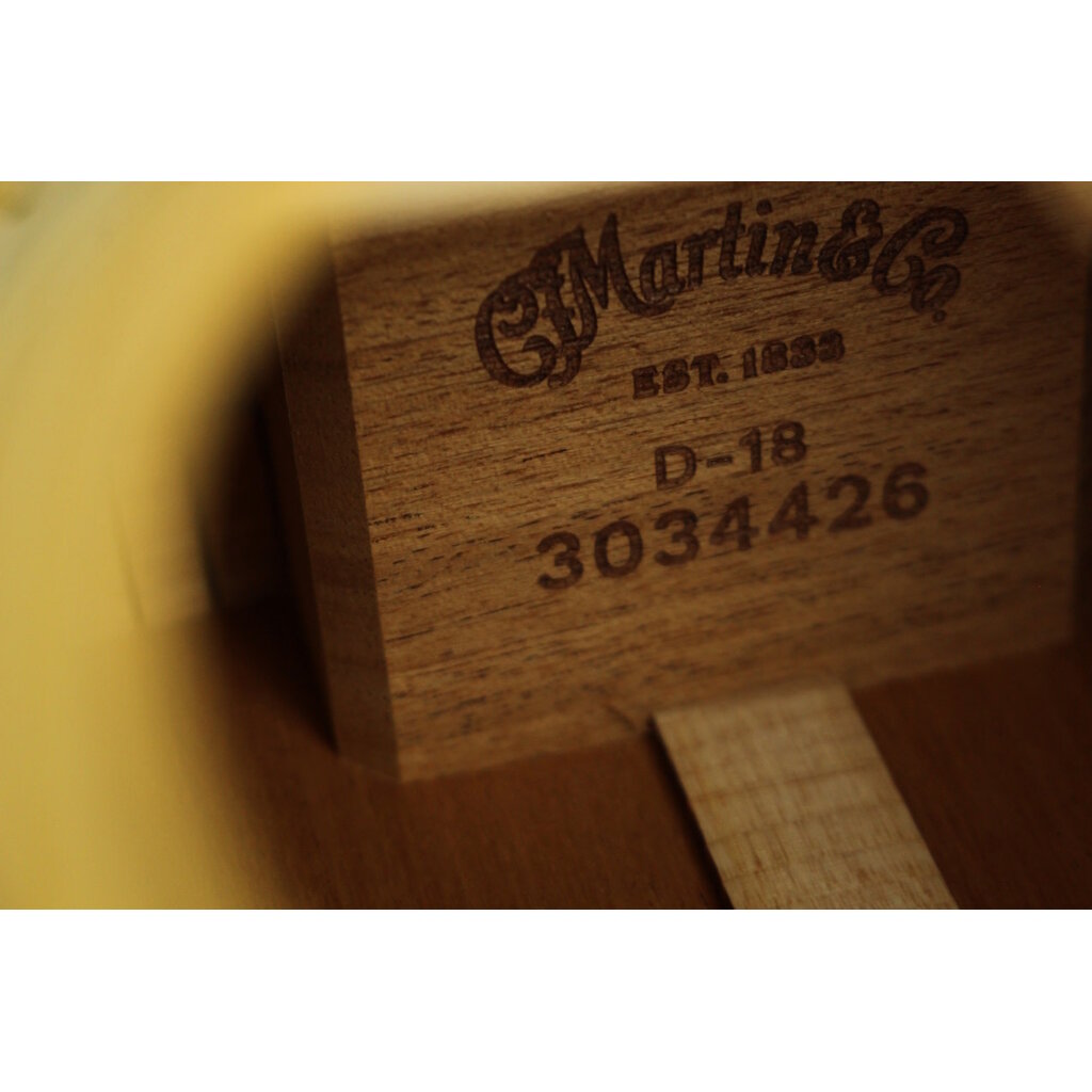 Martin NEW Martin Standard Series D-18 - Natural w/ Aging Toner (426)