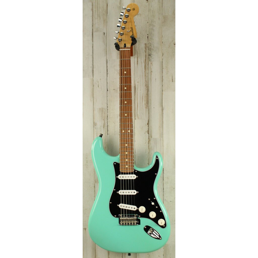Fender USED 2023 Fender Player Stratocaster (611)