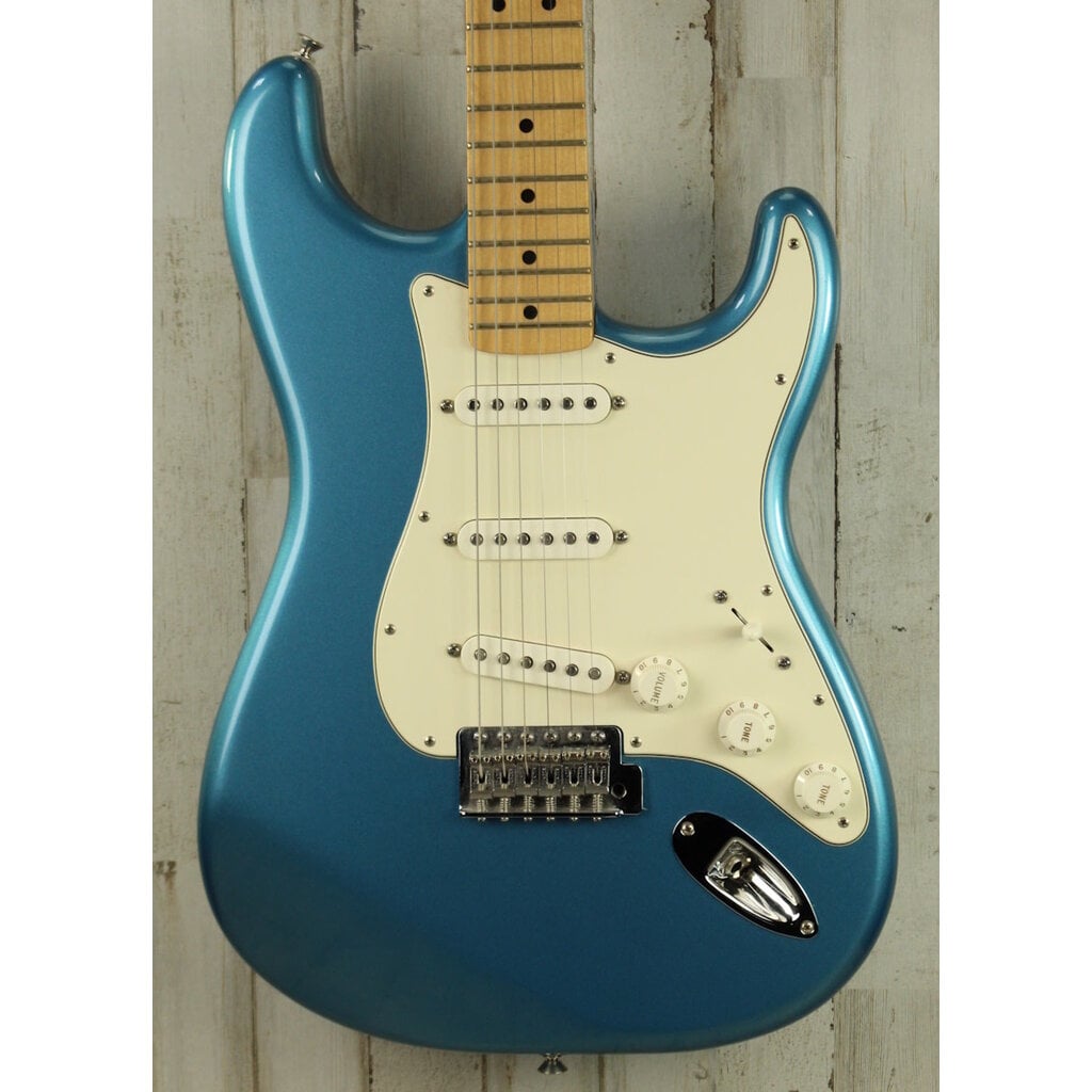 Fender USED 2010 Fender Standard Stratocaster (279)