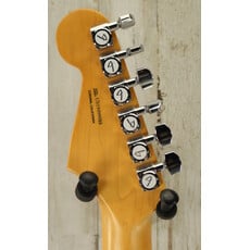 Fender USED 2019 Fender American Ultra Stratocaster (988)