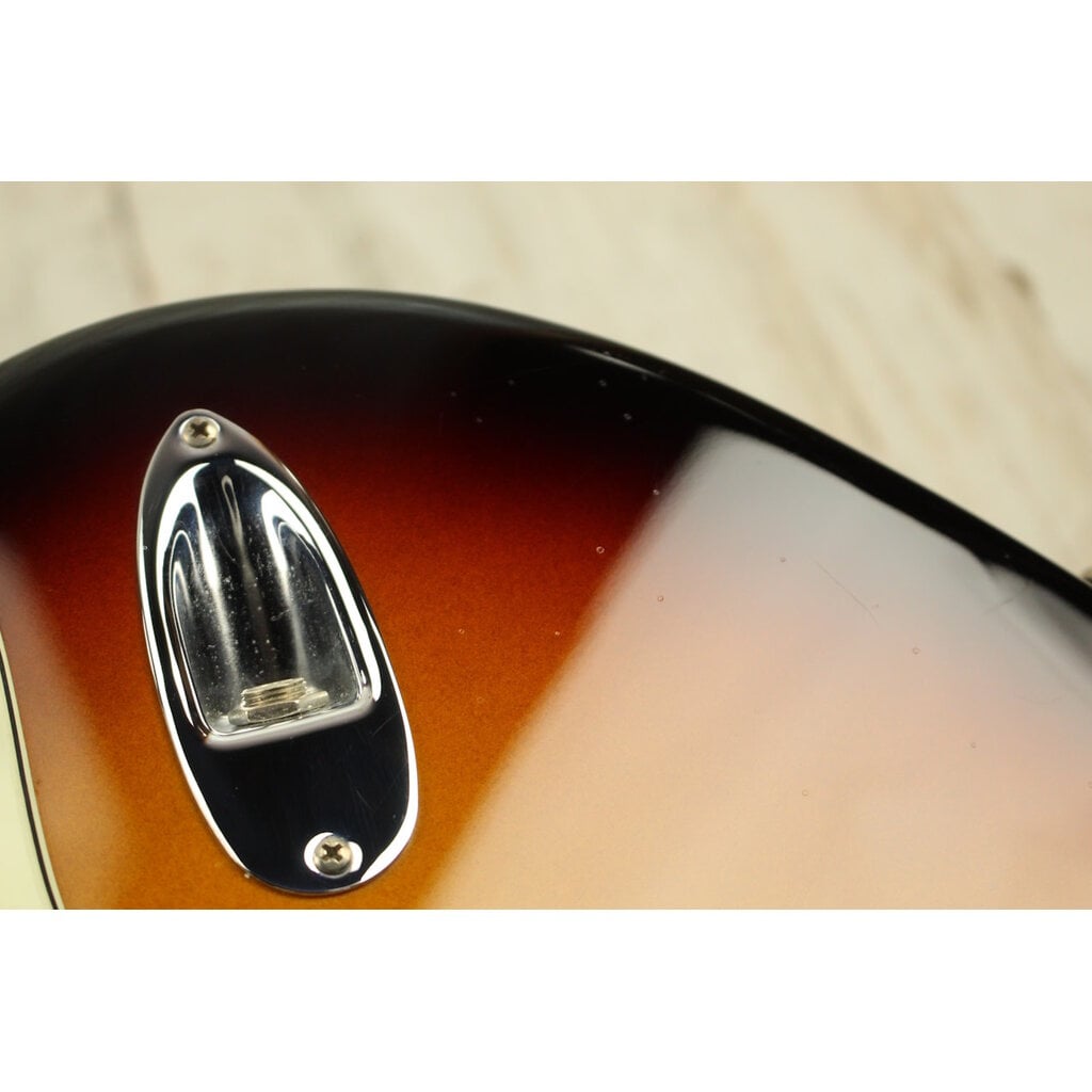 Fender USED 2019 Fender American Ultra Stratocaster (988)