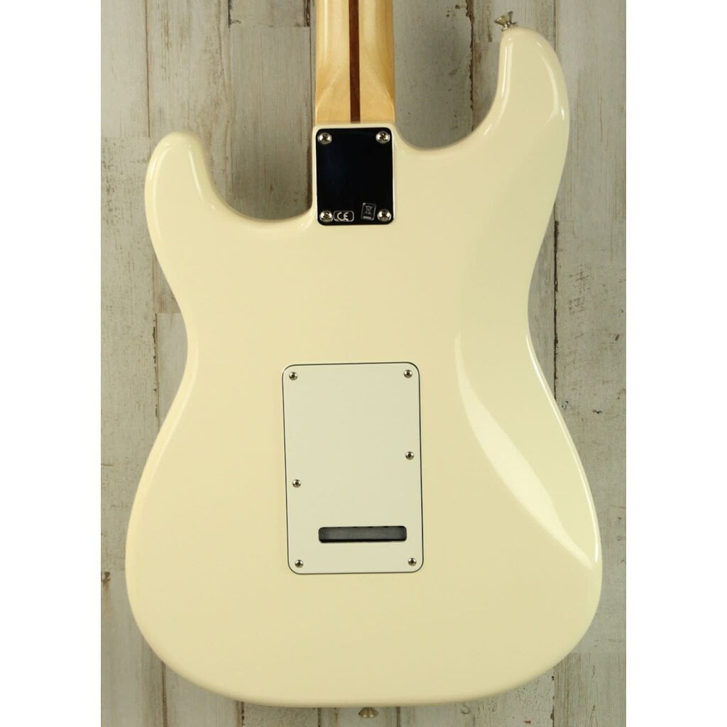 Fender USED 2015 Fender Standard Stratocaster (092)