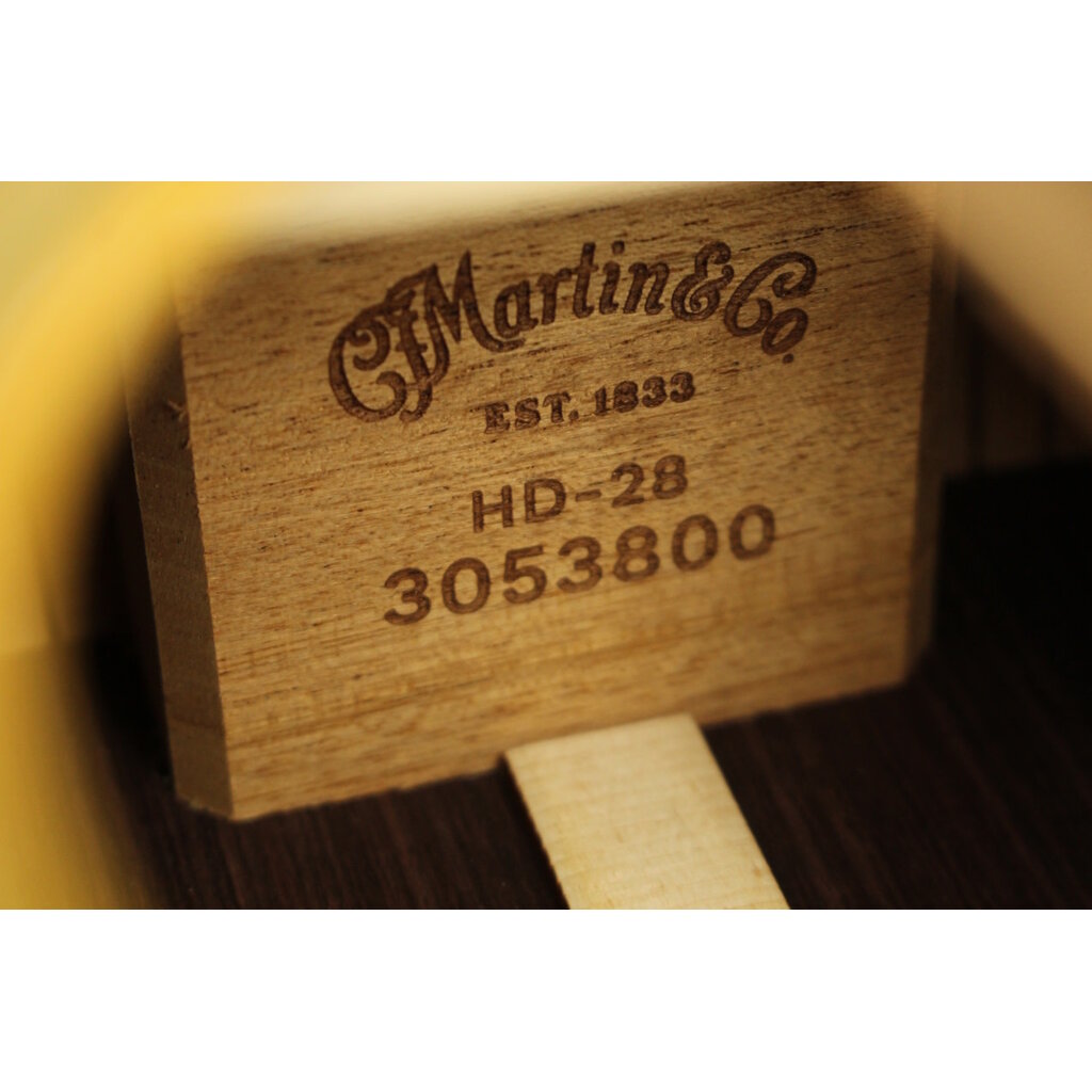Martin NEW Martin Standard Series HD-28 - Natural w/ Aging Toner (800)
