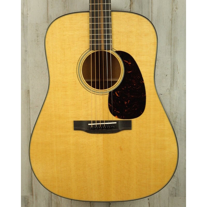 Martin NEW Martin Standard Series D-18 - Natural w/ Aging Toner (820)