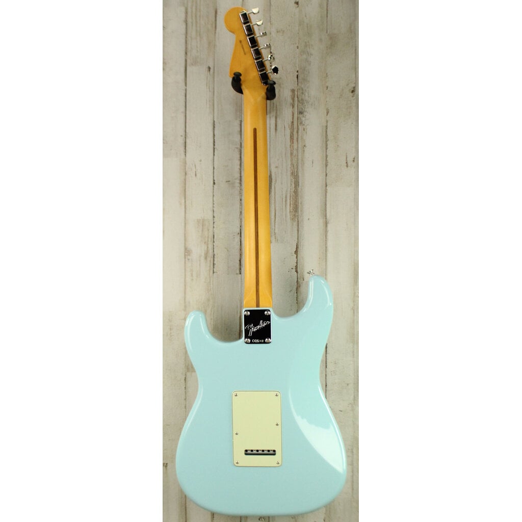 Fender DEMO Fender Limited Edition American Professional Classic Stratocaster w/ Fender Silent System - Daphne Blue (328)