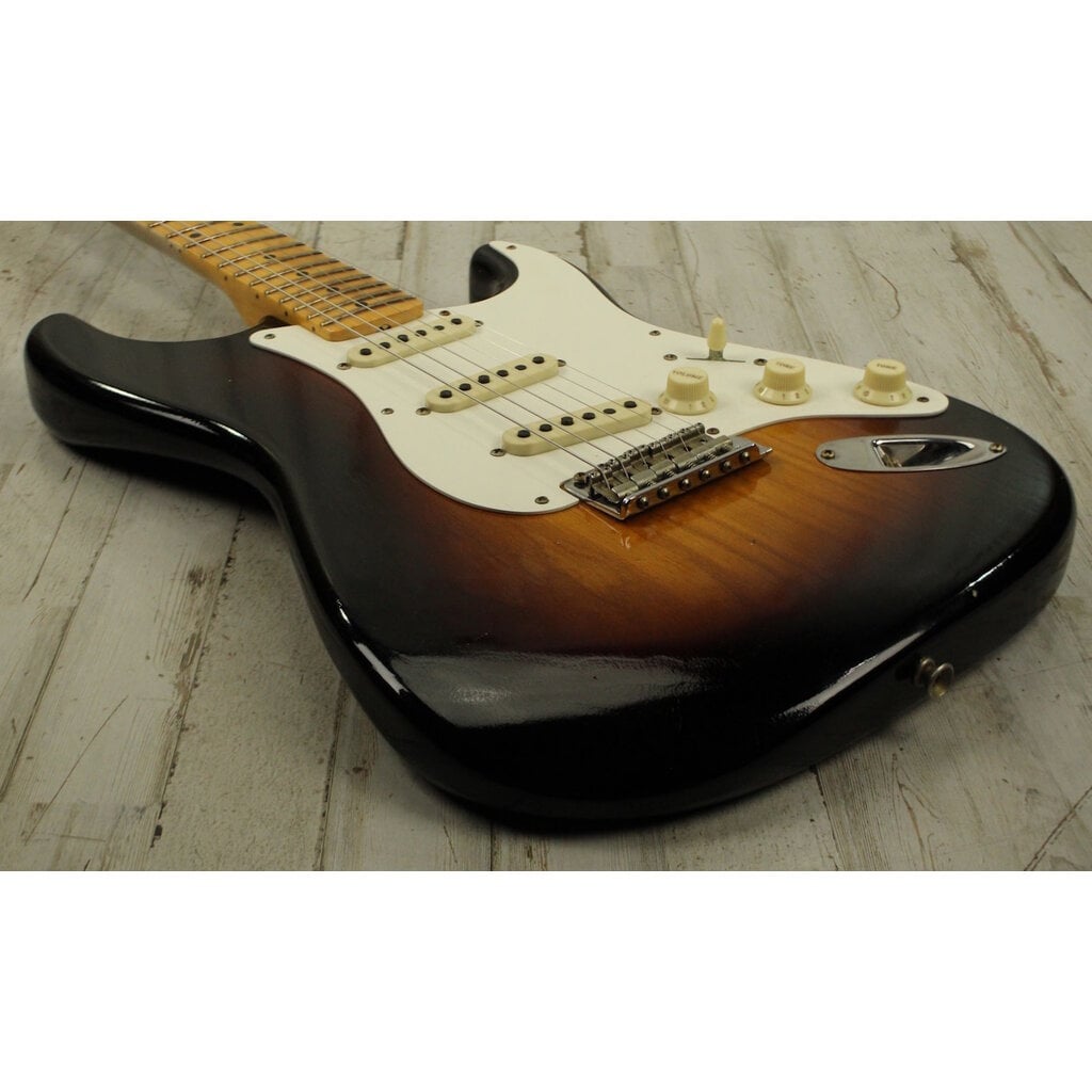 Fender DEMO Fender '56 Stratocaster Journeyman Relic - Wide-Fade 2-Color Sunburst (912)
