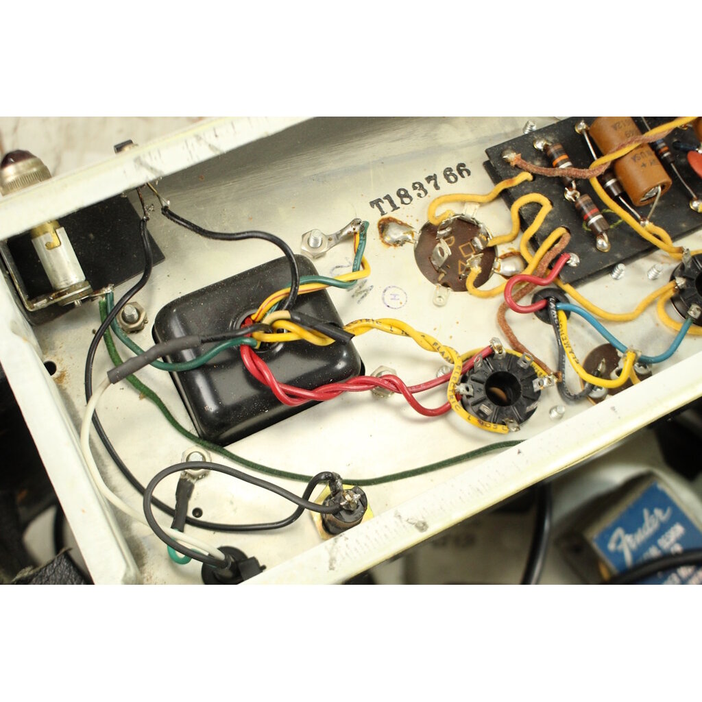 Fender VINTAGE 1966 Fender Vibro Champ (294)