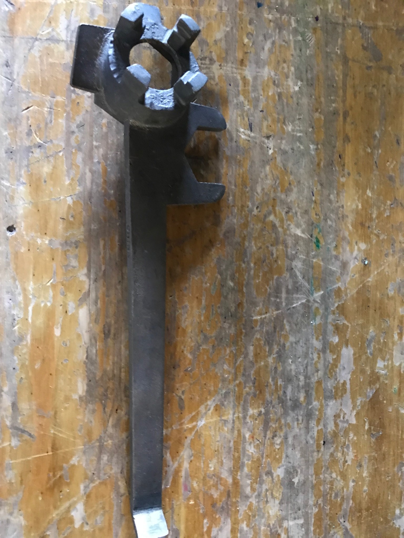 Drum Tap Wrench for Industrial Jug