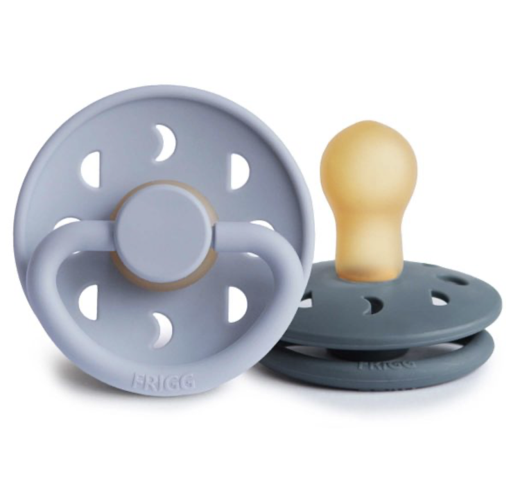 MUSHIE Frigg Moon Powder Blue / Slate Pacifier - 6-18 Months