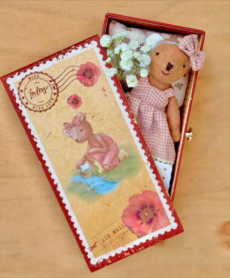 LEVLOVS Bear In Stamp Holder Box