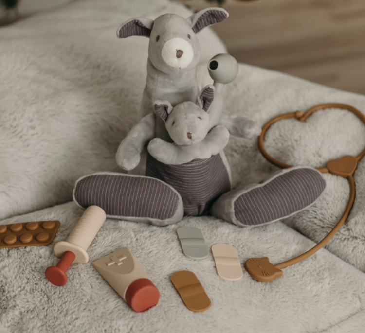 KARAMEL ET CIE Little Doctor Toy Set