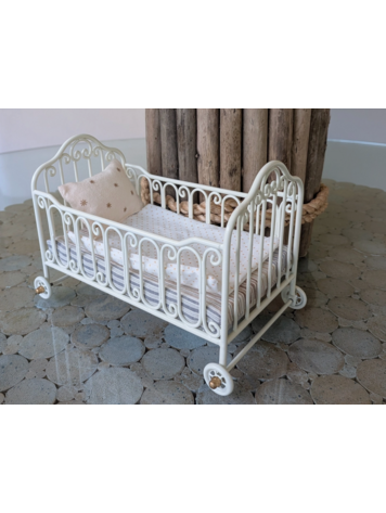 LEVLOVS Miniature Metal Bed