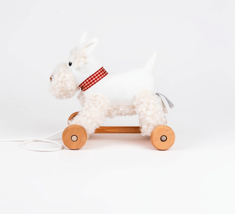 EGMONT Pull-Along Lola