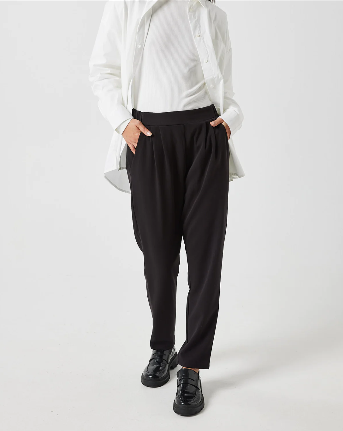 Drape Jogger Pants (Front Straight)