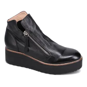 Django & Juliette Nene  Boot