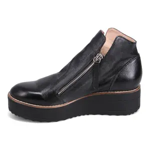 Django & Juliette Nene  Boot