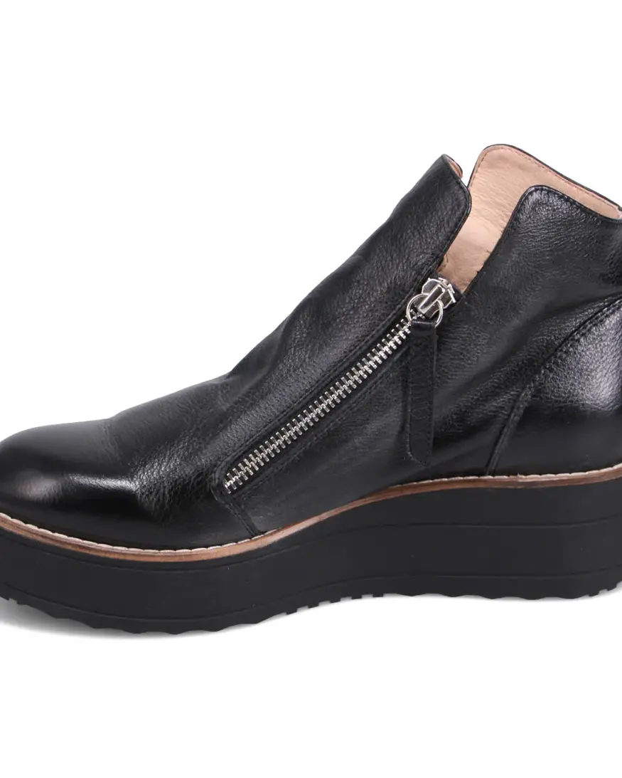 Django & Juliette Nene  Boot