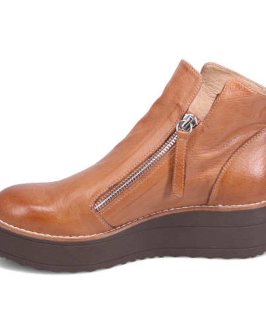 Django & Juliette Nene  Boot