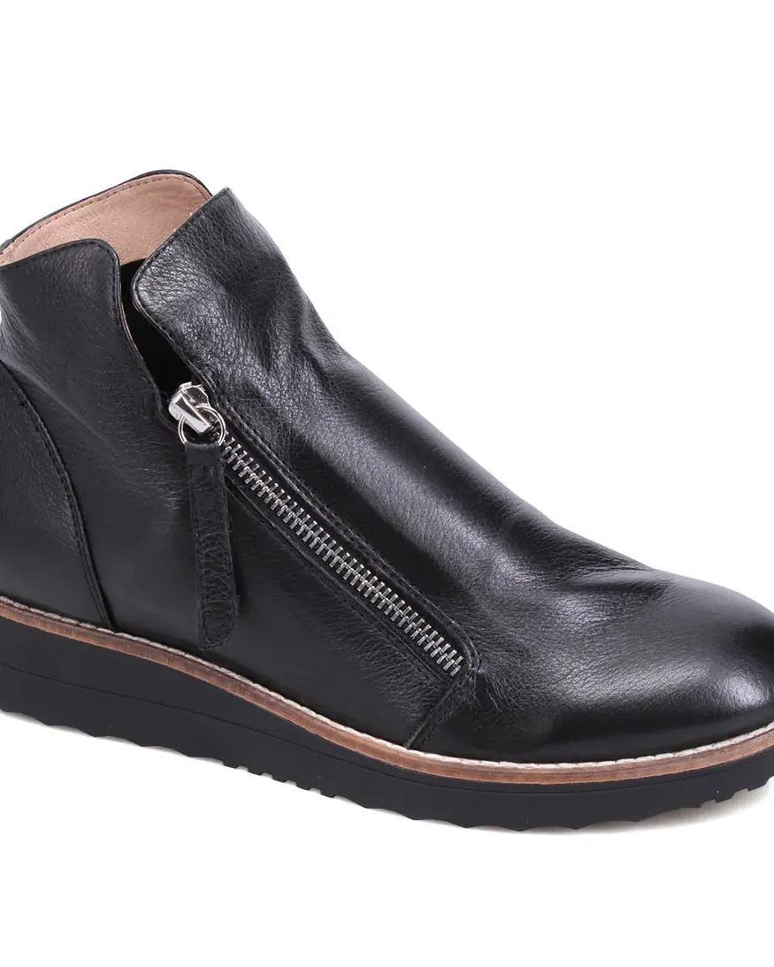 Django & Juliette Ohmy Boot