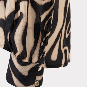 Esqualo Qarndo V-Neck Blouse