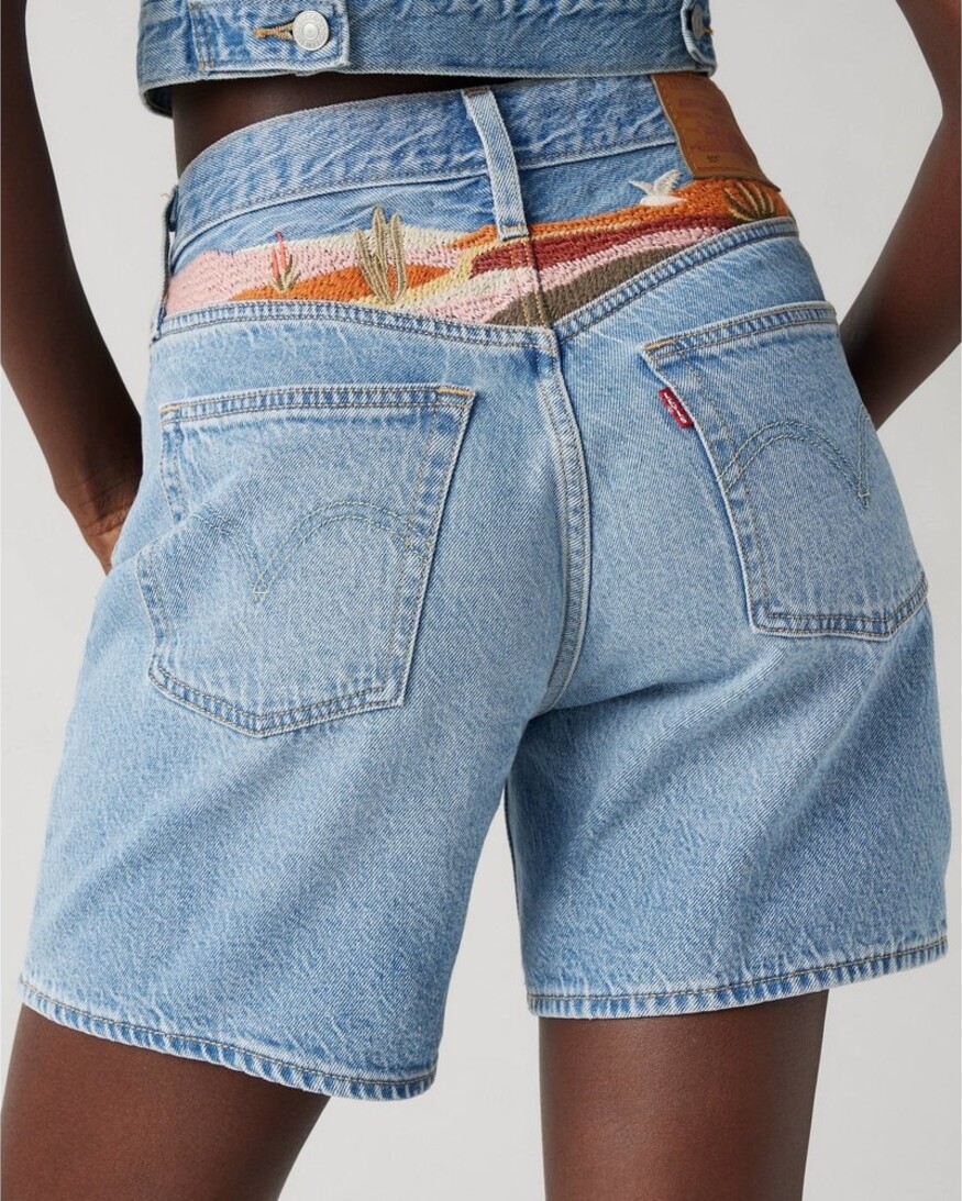 Levi's Embroidered Mid Thigh Short