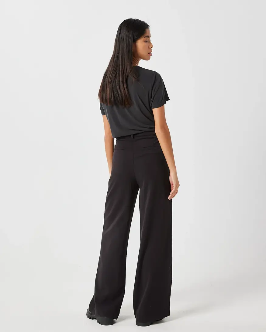 Minimum Rynah Tee