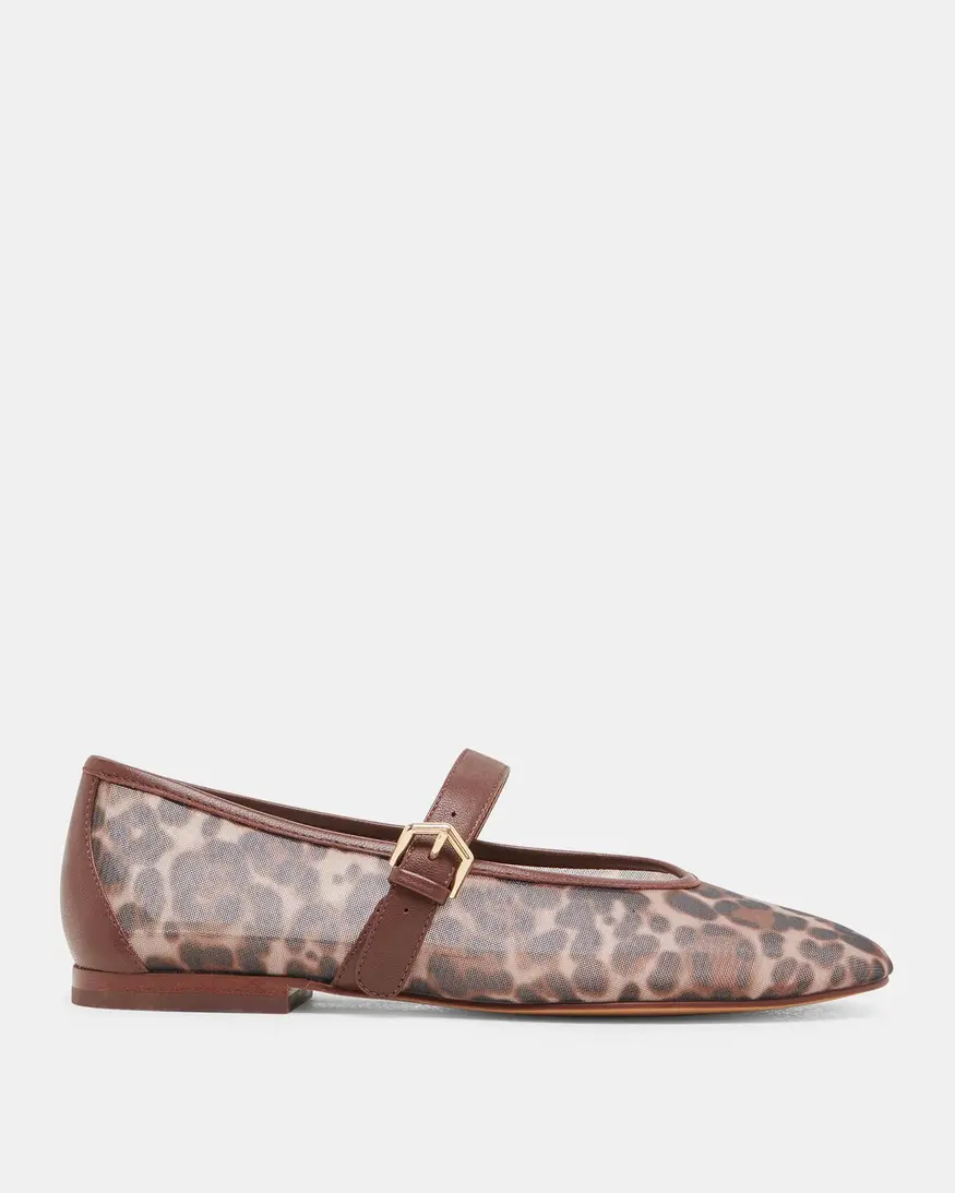 Dolce Vita Roslyn Flat