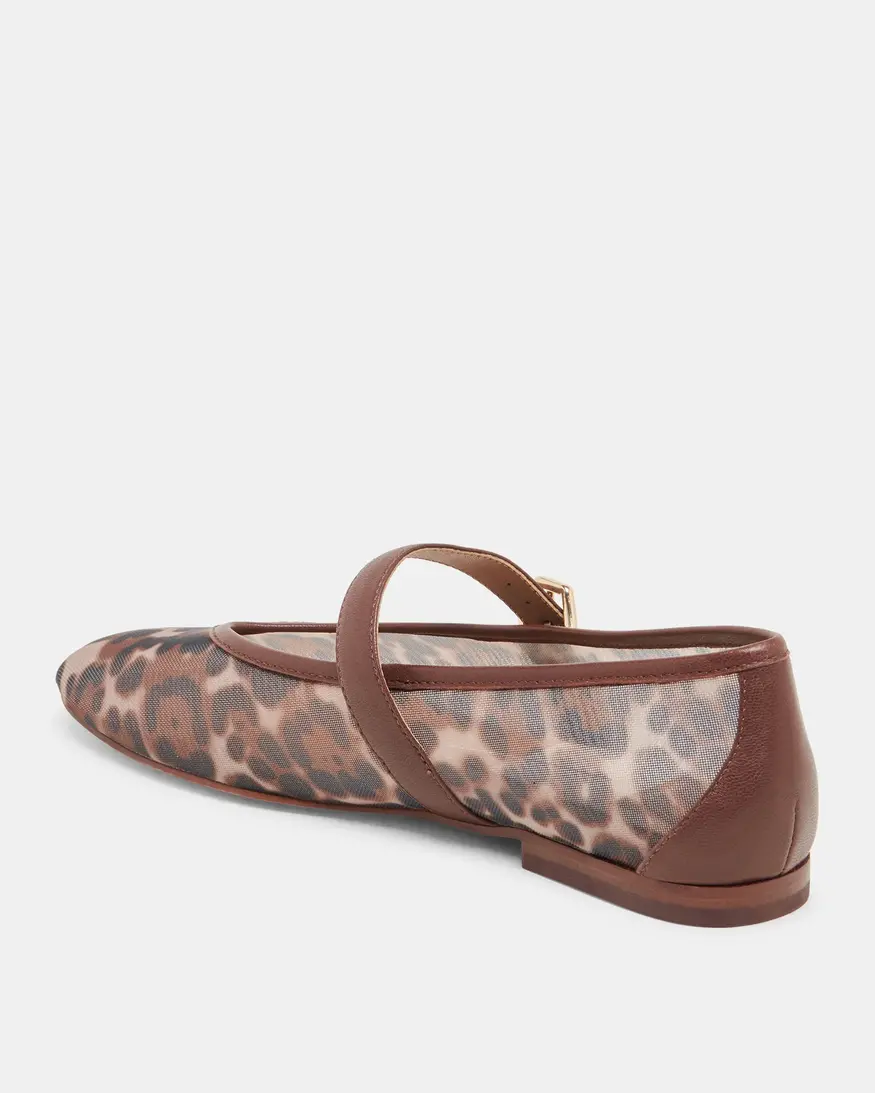 Dolce Vita Roslyn Flat