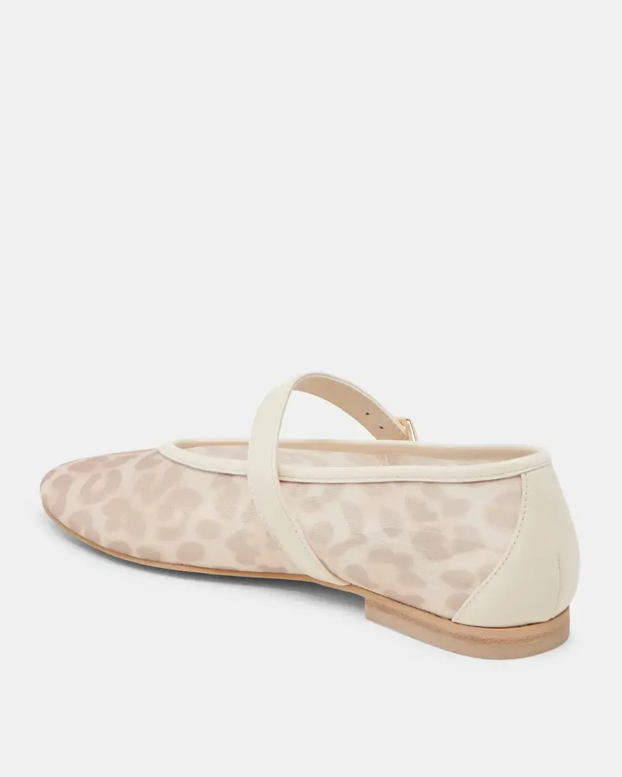 Dolce Vita Roslyn Flat