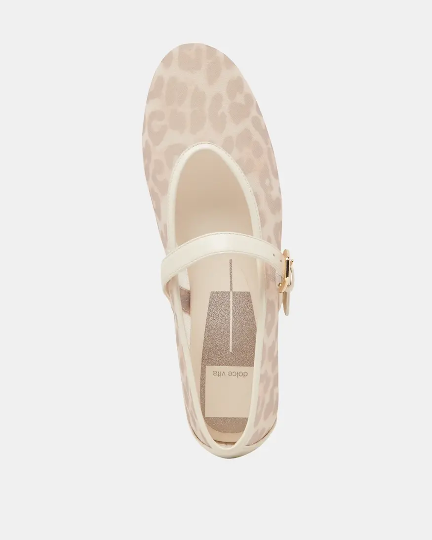 Dolce Vita Roslyn Flat
