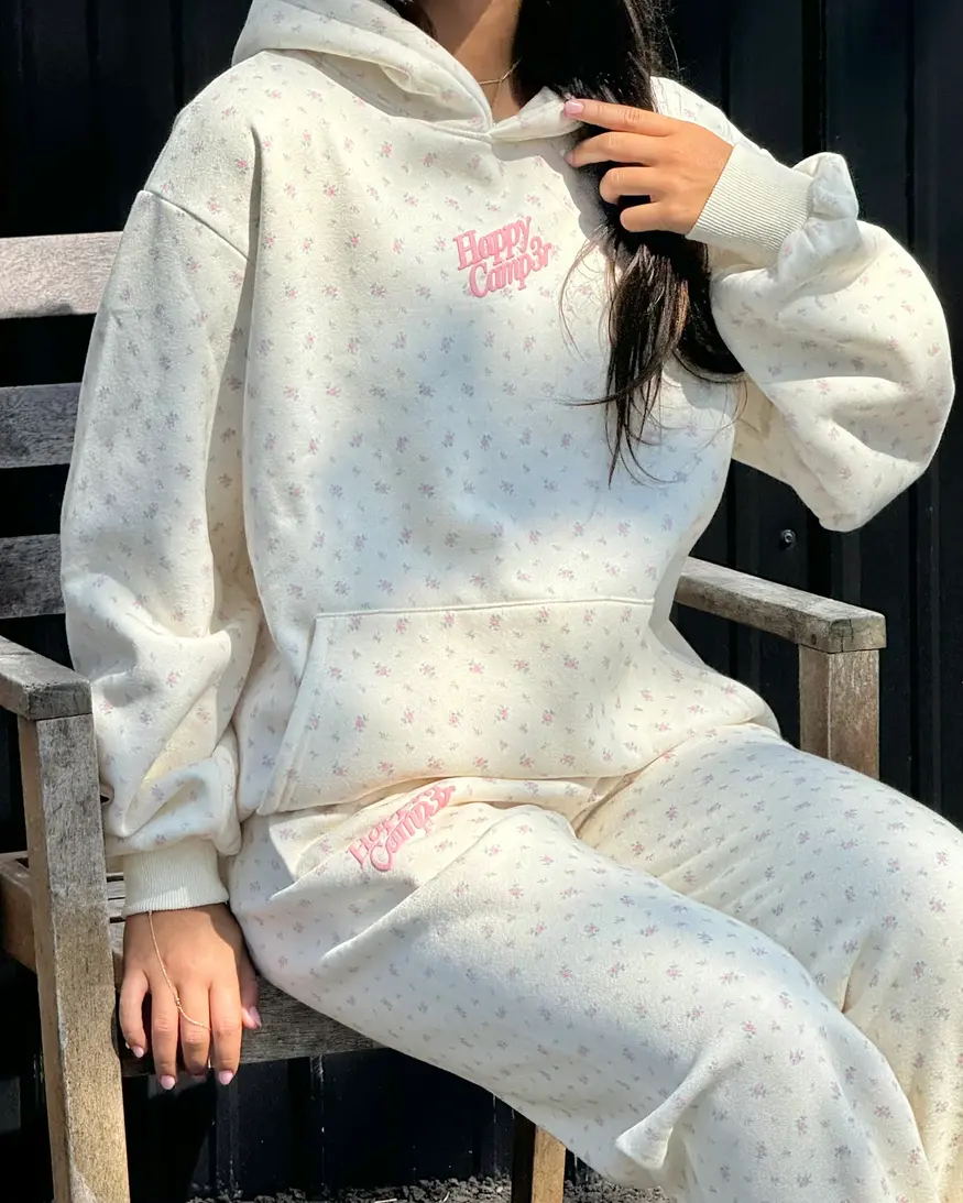 THE HAPPY CAMP3R Vintage Flower Hoodie